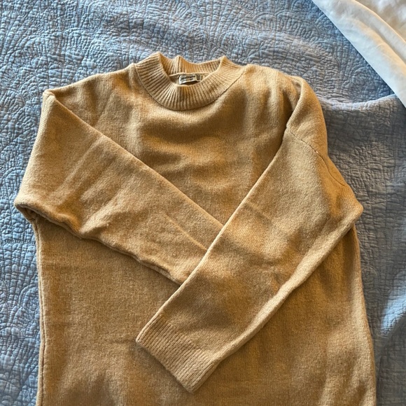 Camel color oversized sweater. - Picture 1 of 3
